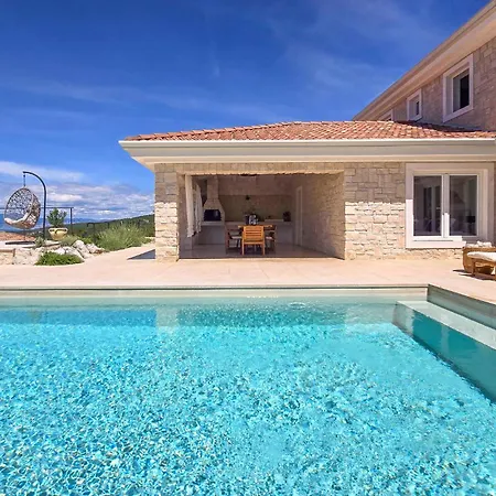 Front In Semesterbostad *